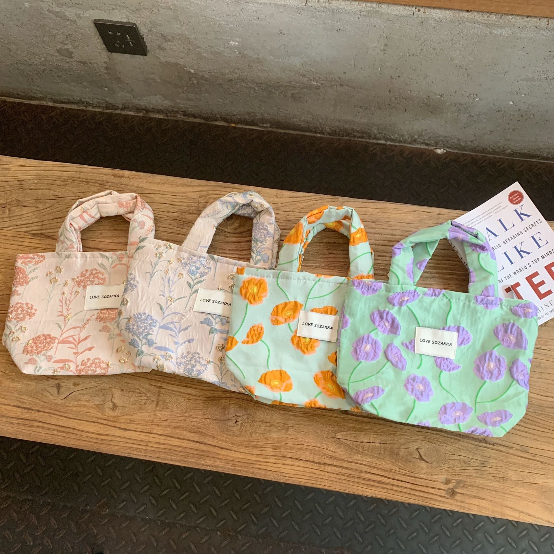 2823 French Embossed Flower hand-held Bento Bag for Ladies, a simple and portable handbag for casual strolls full figure