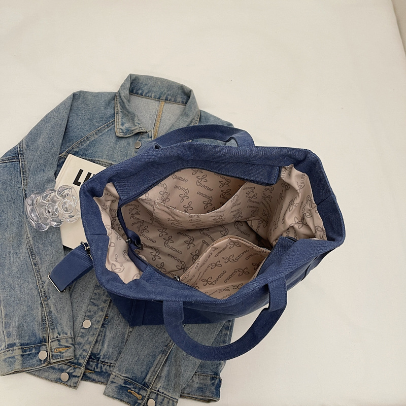 Casual Harajuku canvas bag for women, new autumn/Winter 2024, versatile college student handbag, commuting single-shoulder crossbody bag Application Scenario