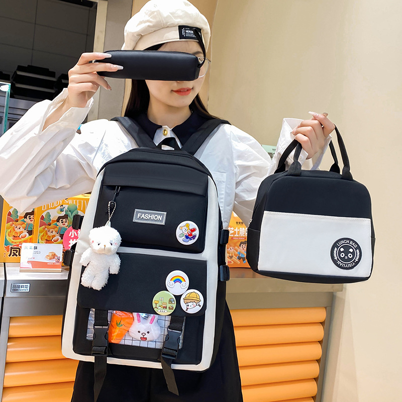Wholesale of campus student schoolbags in stock, Korean version large-capacity girls' backpacks, lightweight and versatile casual backpacks Application Scenario