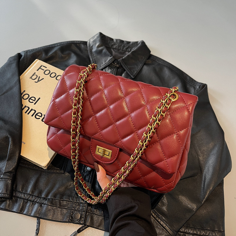 The 2024 new women's crossbody bag with a high-end feel, large capacity single-shoulder bag, niche design, and retro diamond-shaped chain bag details Picture