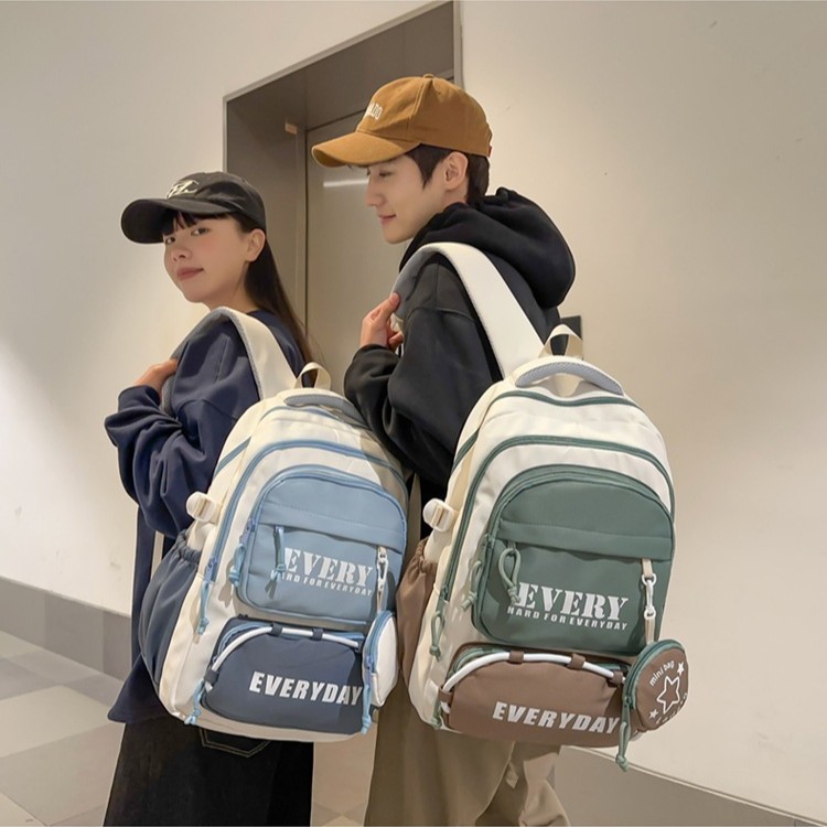 The new Korean-style backpack for middle and high school students is a lightweight and casual backpack with multiple layers and large capacity, suitable for both men and women Application Scenario