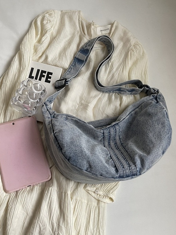Washed denim dumpling bag, retro and aged casual crossbody bag, women's fashionable and simple commuting bag, artistic single-shoulder bag Item Picture