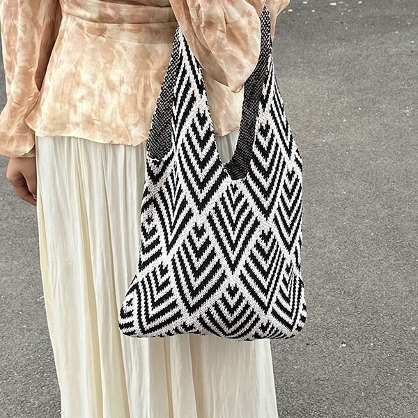 Spring and Summer new versatile Tote bag for women, large-capacity knitted diamond-shaped simple color-blocking striped geometric pattern women's bag Specification drawing