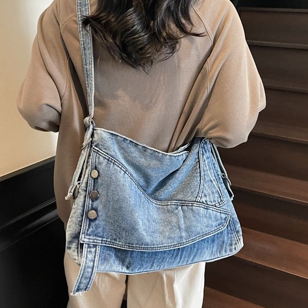 New denim bag for women 2025, popular large-capacity single-shoulder bag, laid-back style student commuting crossbody bag, for export Specification drawing
