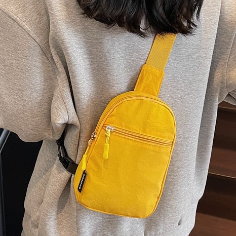 Japanese-style ins solid color, light and simple, portable and casual phone bag for going out, sports single-shoulder crossbody bag, chest bag for men and women details Picture