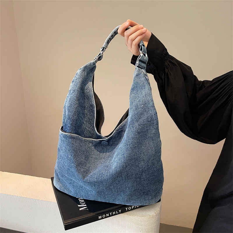 Japanese-style casual denim bag, large-capacity commuter single-shoulder bag for women, simple solid-color hand-held tote bag, underarm bag full figure