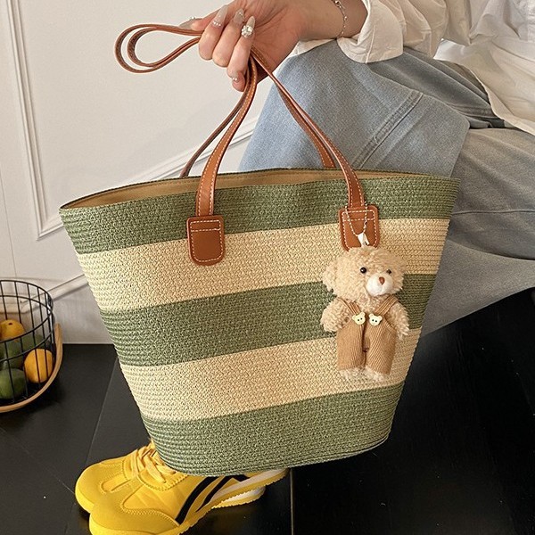Cross-border single-shoulder bag, straw woven bag, large-capacity tote bag for travel and vacation, simple striped beach and seaside commuting bag full figure