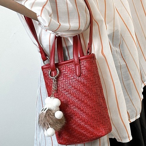 A new mini crossbody mobile phone square bag with a simple and fashionable Korean design for women's summer 2025 Specification drawing