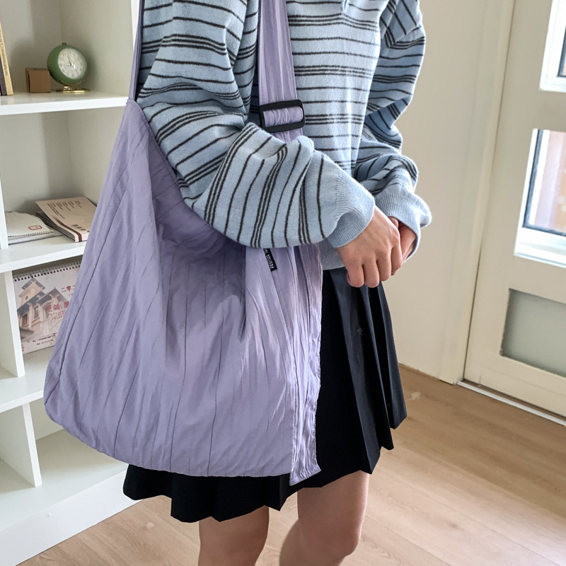 2025 New versatile pleated nylon underarm bag for women, simple and elegant commuting solid color, large capacity single-shoulder bucket bag full figure