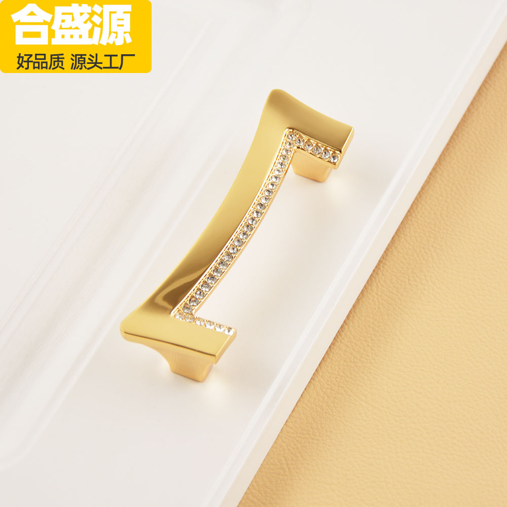 Nordic gold handles for wardrobe and cabinet doors, European court luxury diamond-encrusted crystal handles for drawers and door handles Application Scenario