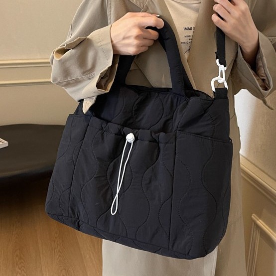 New popular cotton-padded jacket for women, single-shoulder bag, large-capacity cotton-filled, lightweight and trendy handbag, crossbody bag Application Scenario