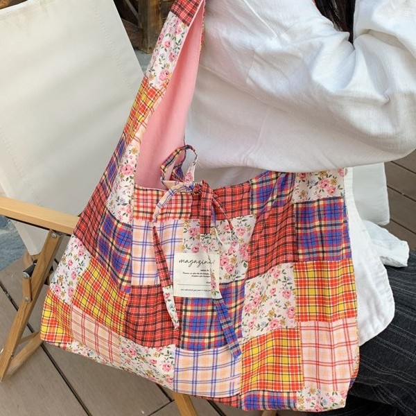 A new 2025 vintage ethnic style single-shoulder crossbody bag with color-blocking and double-sided Bohemian fabric Application Scenario
