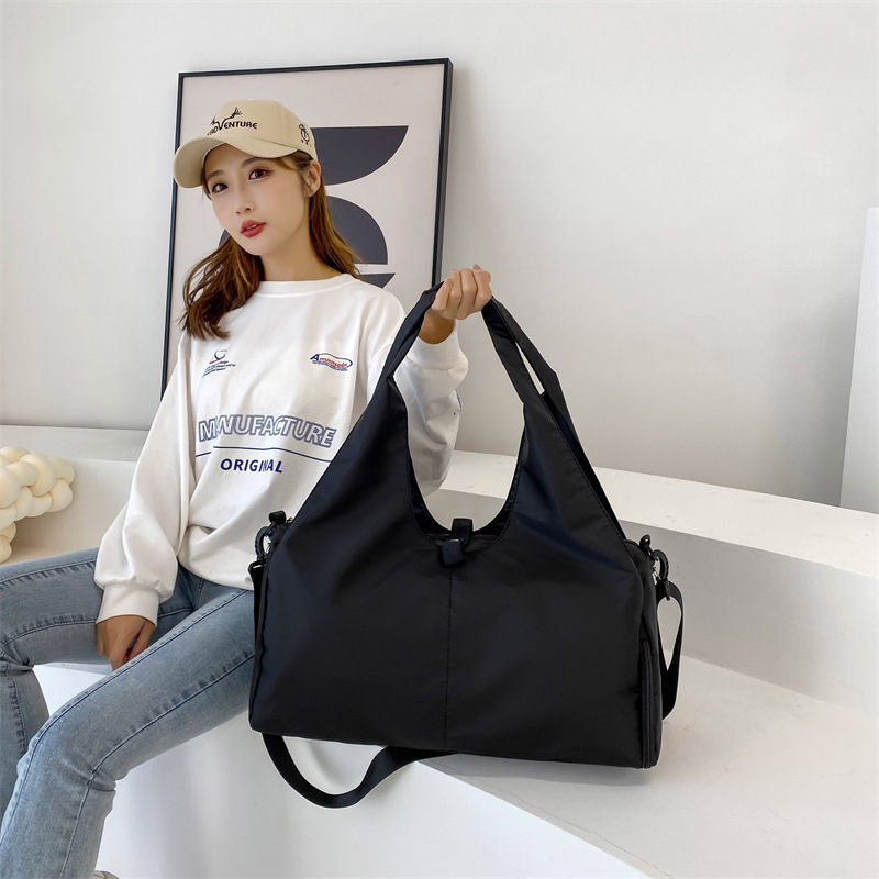 Cross-border Oxford cloth women's single-shoulder bag, large-capacity yoga and fitness bag, independent shoe compartment, new simple sports bag details Picture