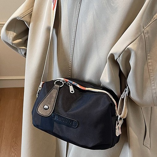 Spring and Summer women's casual, elegant and trendy 2025 new single-shoulder bag, women's crossbody bag, and women's personalized small crossbody bag Application Scenario