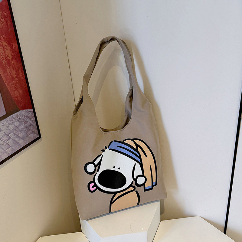 New creative printed nylon bag for women in autumn 2024, niche design tote bag, versatile commuting single-shoulder underarm bag Application Scenario