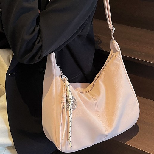A simple and large-capacity bag, a new style of fashionable and personalized casual single-shoulder bag for women in 2025, and a student commuting crossbody tote bag details Picture