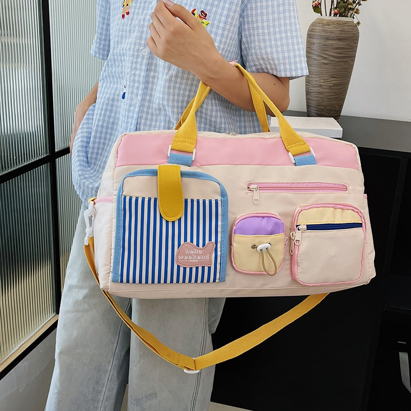 Korean version large-capacity short travel bag, cute girl back-to-school season luggage storage bag, large-capacity lightweight fitness bag Application Scenario