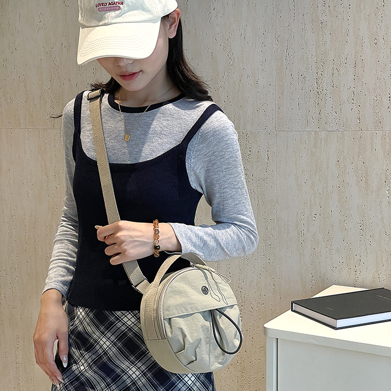 Nylon lightweight commuter crossbody small round bag 2024 Autumn new style single-shoulder bag, Japanese simple hand-held women's bag Application Scenario