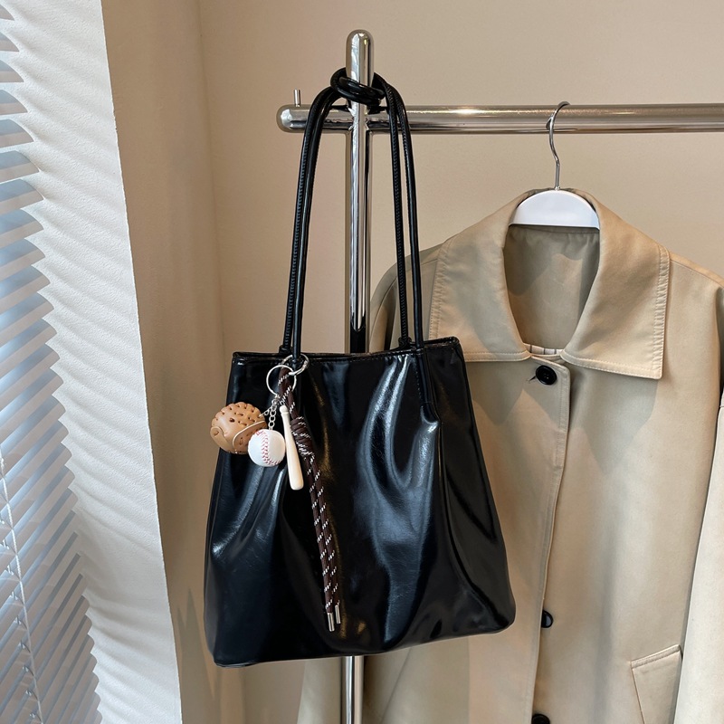 Oil wax leather bag for women, large capacity 2024 new style, high-end, fashionable and versatile casual single-shoulder bag, commuting bucket bag Specification drawing