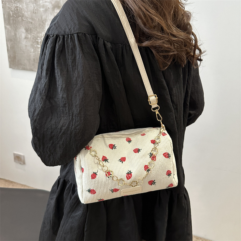 2024 New corduroy single-shoulder crossbody chain bag, fashionable and niche pillow bag, commuter underarm women's bag details Picture