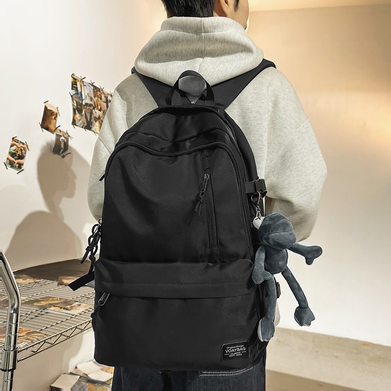 Outdoor backpack for teenagers to reduce burden and protect the spine, large-capacity lightweight school bag, simple and casual backpack for junior high school students full figure