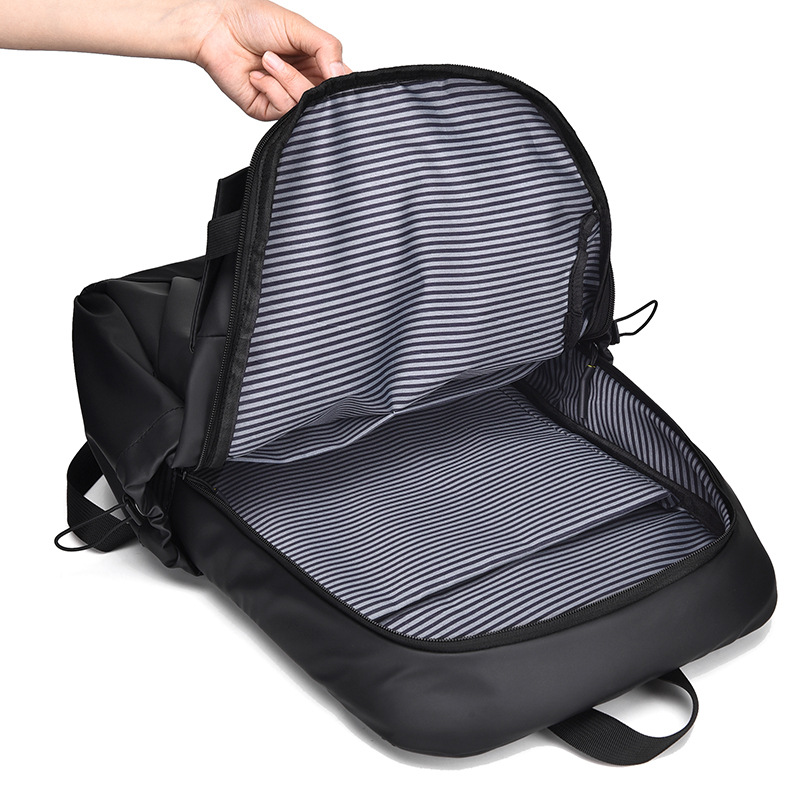Cross-border casual backpack for men, simple yet sophisticated, large-capacity computer bag, lightweight travel bag, student schoolbag Application Scenario