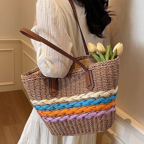 Color-blocking straw-woven bag for women, large capacity 2025 new style, fashionable single-shoulder underarm bag, beach commuting tote bag, cross-border full figure