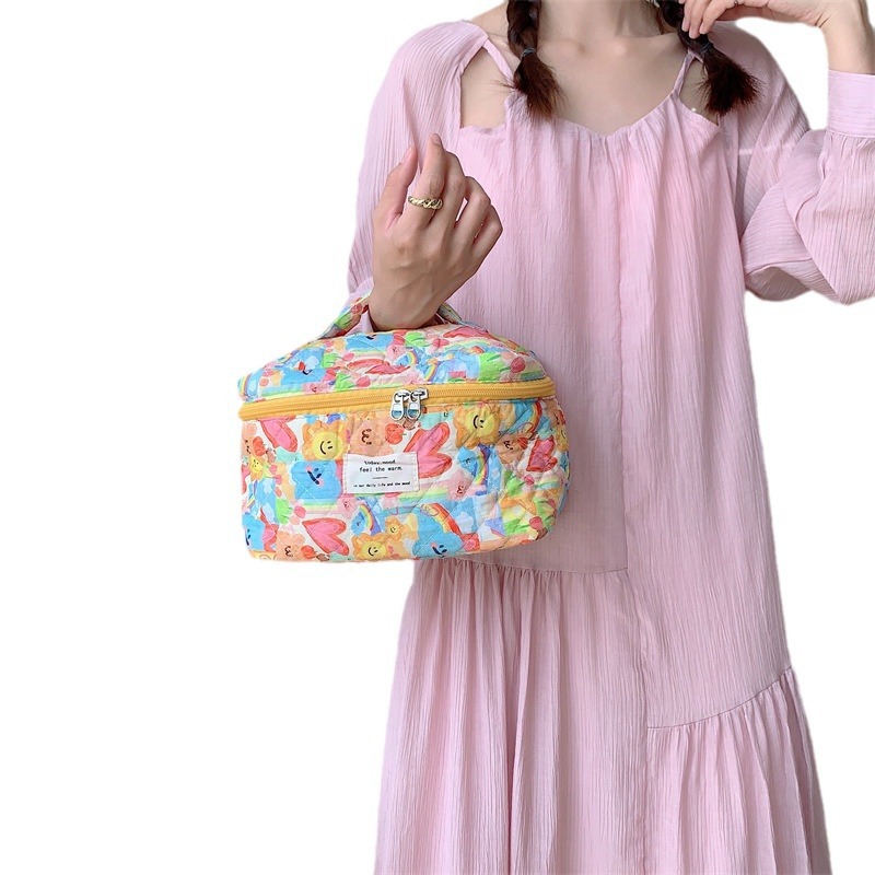 35271 Cute Flower Makeup Bag, Women's Portable large-Capacity Cosmetics Storage Bag, Travel hand-held Toiletry Bag Item Picture