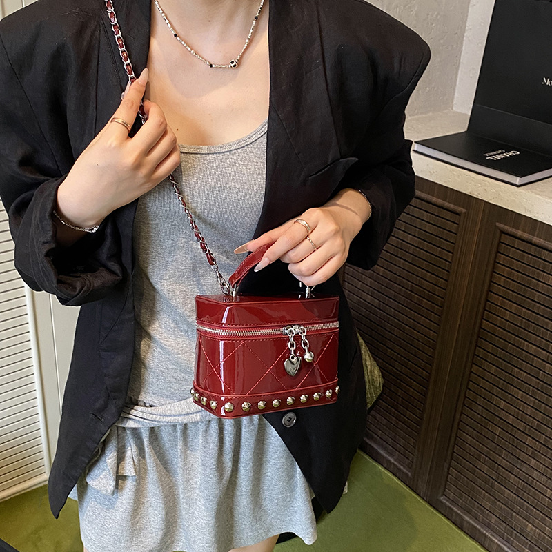 Cross-border high-end box bag, women's casual niche handbag, 2025 new style versatile shoulder bag, fashionable crossbody bag Application Scenario