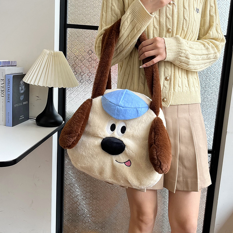 The new cartoon Boss Dog hand-held armpit bag has a large capacity and is cute and versatile. You can exchange it for a birthday gift with a claw machine doll details Picture