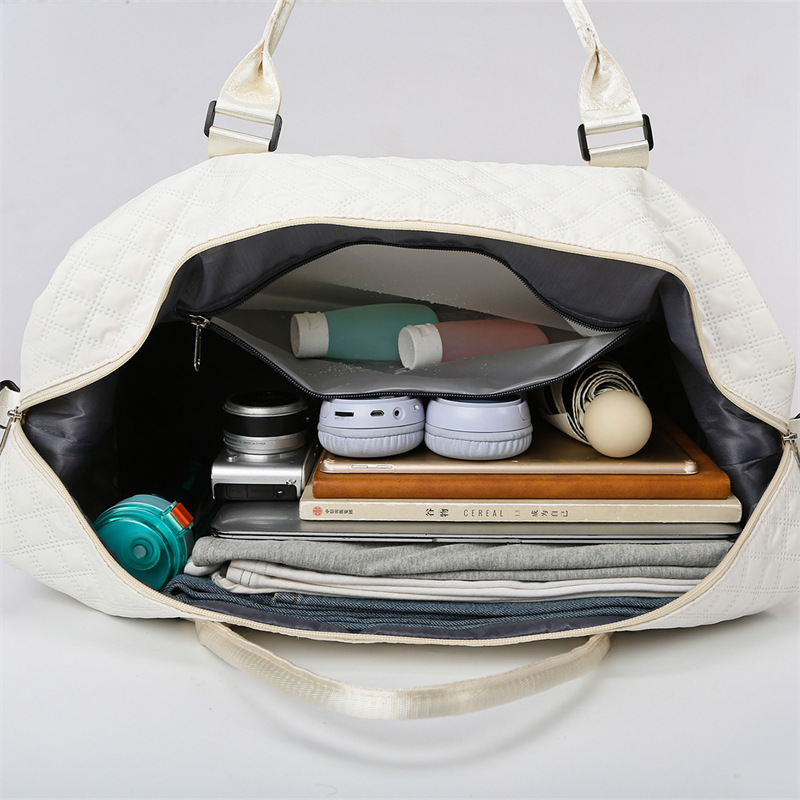 Travel bag, Korean version, large capacity diamond-shaped embroidered thread, maternity bag, storage bag, crossbody portable mother and child bag, yoga and fitness bag Specification drawing