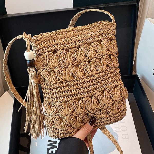 Simple and fashionable small bag 2025 Summer new fashion trend single-shoulder bag, retro casual fashion crossbody bag Application Scenario