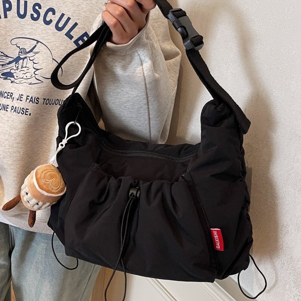 A new solid-color, girlish, large-capacity, sporty single-shoulder bag with a pleated drawstring design and a casual crossbody bag Specification drawing