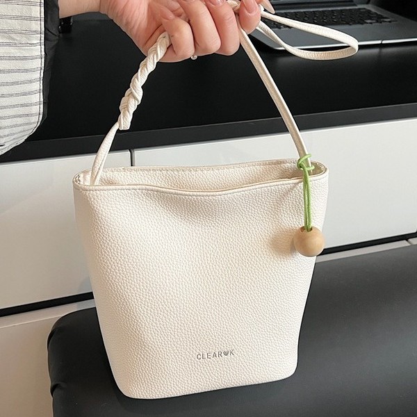 New minimalist and niche design large-capacity handbag, versatile casual bucket bag, solid color fresh single-shoulder crossbody bag details Picture