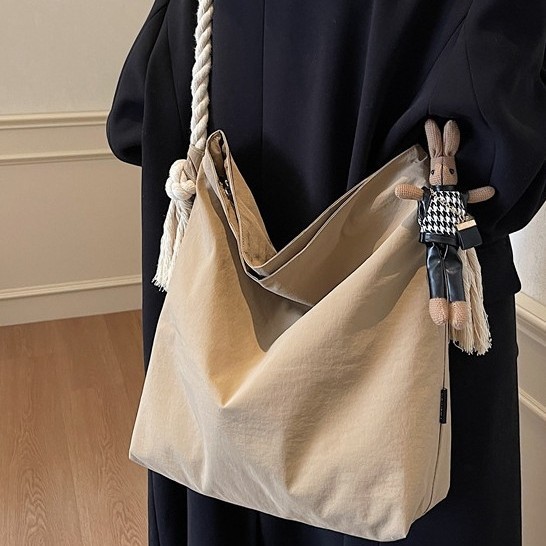 Canvas bag for women with large capacity 2024 new autumn and winter versatile casual single-shoulder crossbody bag for class and commuting tote bag details Picture