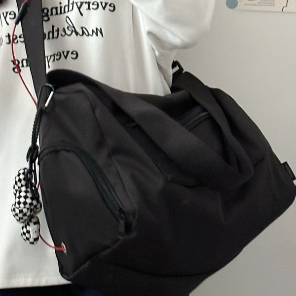 A new large-capacity fashionable sports single-shoulder bag for women, a casual travel crossbody bag, a trendy bag for students to attend classes, commute and work out Specification drawing