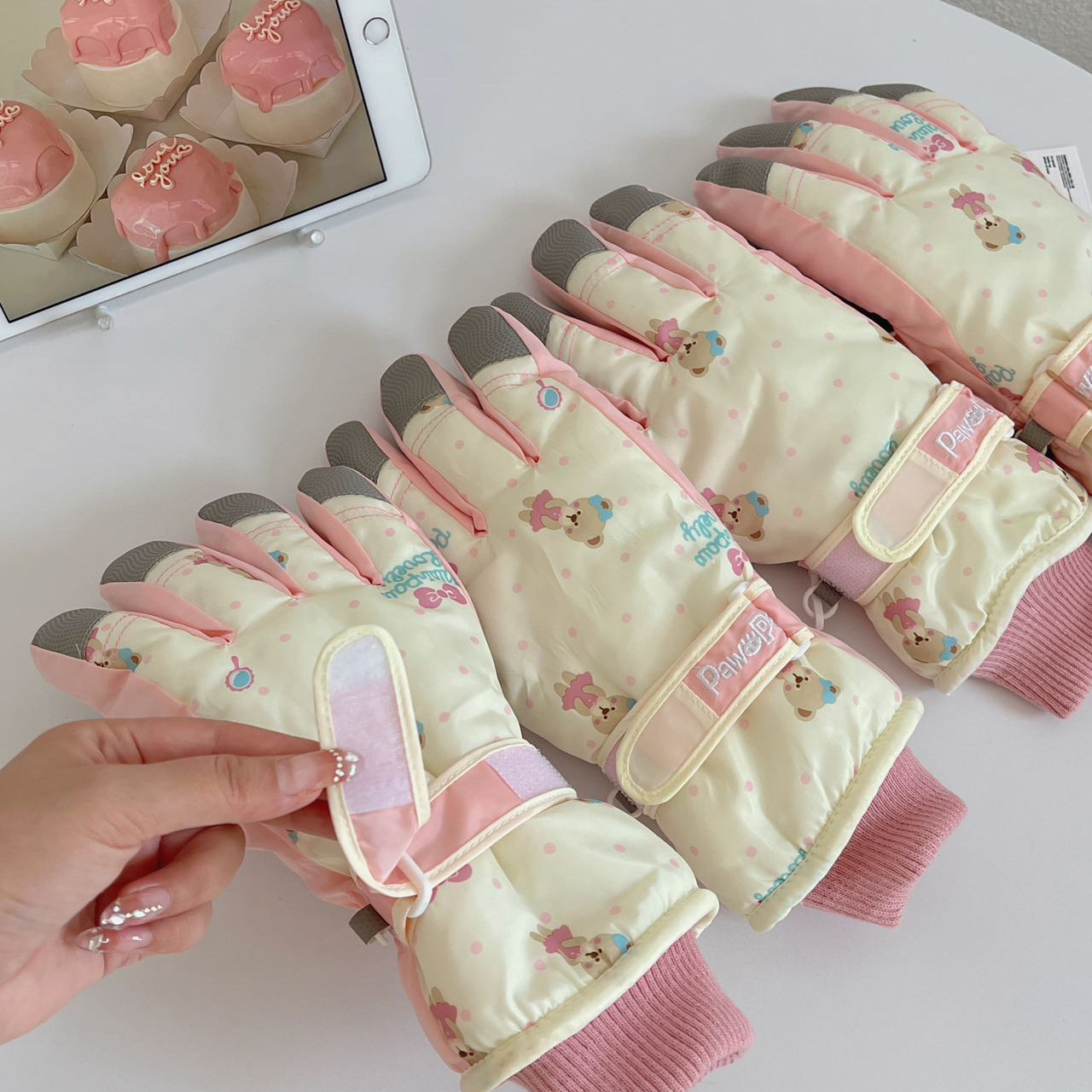 Korean version soft girl ski gloves, cute little bear winter warm fleece anti-slip outdoor windproof cycling five-finger gloves Item Picture