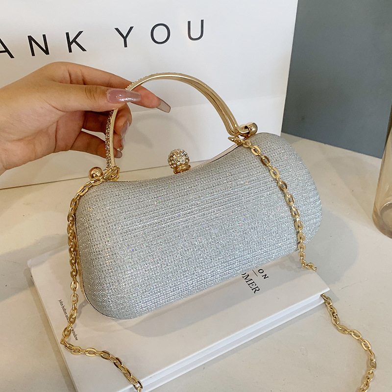 The 2023 new trendy women's bag is exquisitely textured and simple yet stylish. It's a small bag with a lock button and a single-shoulder chain crossbody details Picture