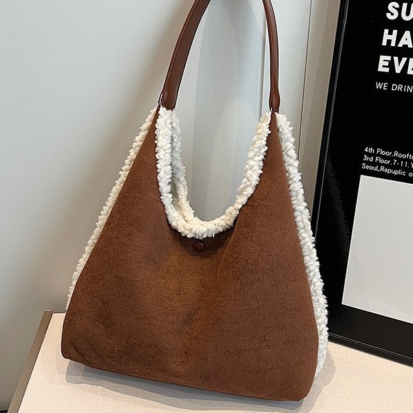 New autumn and winter simple women's bag, large-capacity handbag, versatile, furry single-shoulder bag, retro and trendy underarm bag with contrasting colors full figure