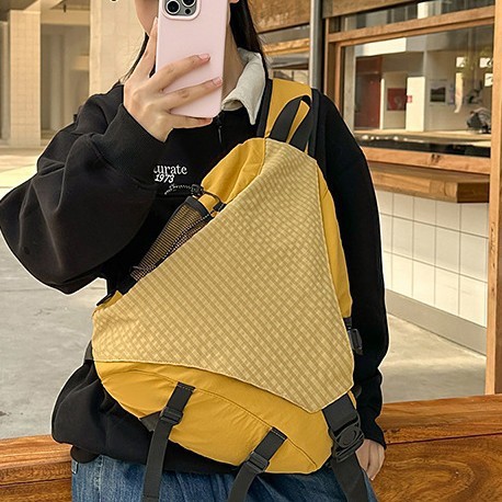 Solid color simple large-capacity chest bag, 2025 new outdoor cycling casual crossbody bag, waterproof backpack for going out and playing Specification drawing