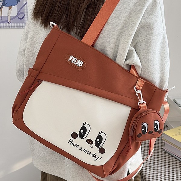 The new fashionable color-blocking light crescent-shaped bag is versatile. The large-capacity dumpling bag is fresh and laid-back. It's a single-shoulder crossbody bag Specification drawing