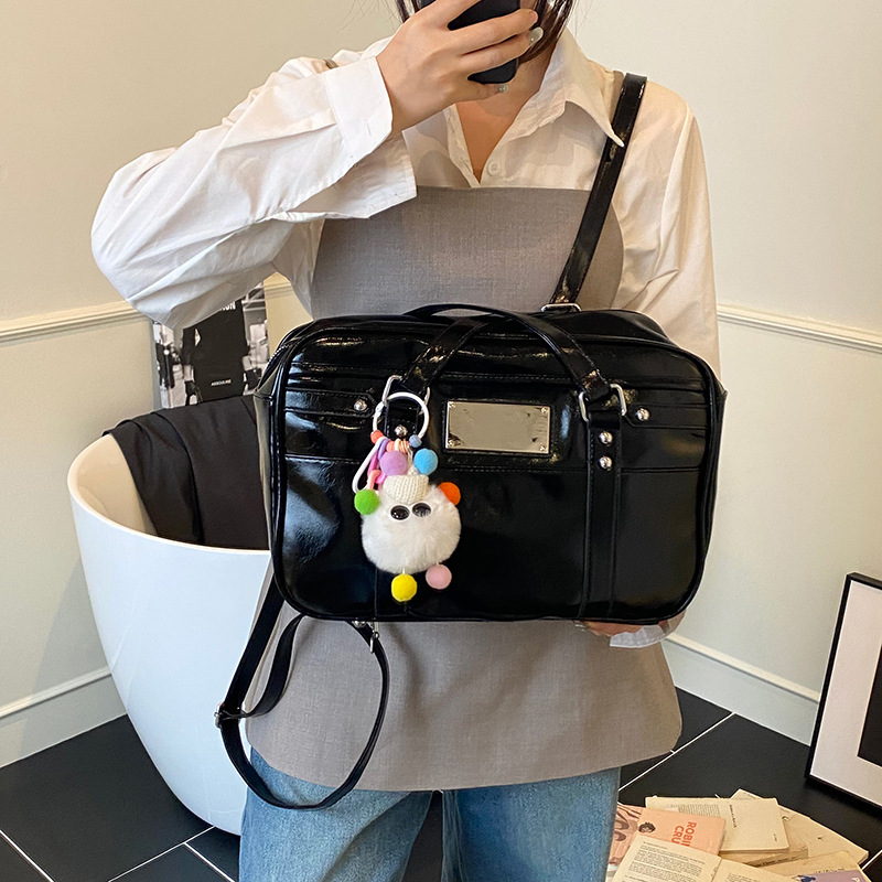 Cross-border Korean school-style large-capacity single-shoulder bag for women, 2025 new model, lightweight, simple and casual backpack for commuting Application Scenario