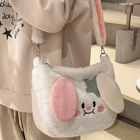 For the 2024 autumn and winter season, there are popular fluffy bags for women, cute tote bags for small dogs, and single-shoulder furry crossbody bags full figure