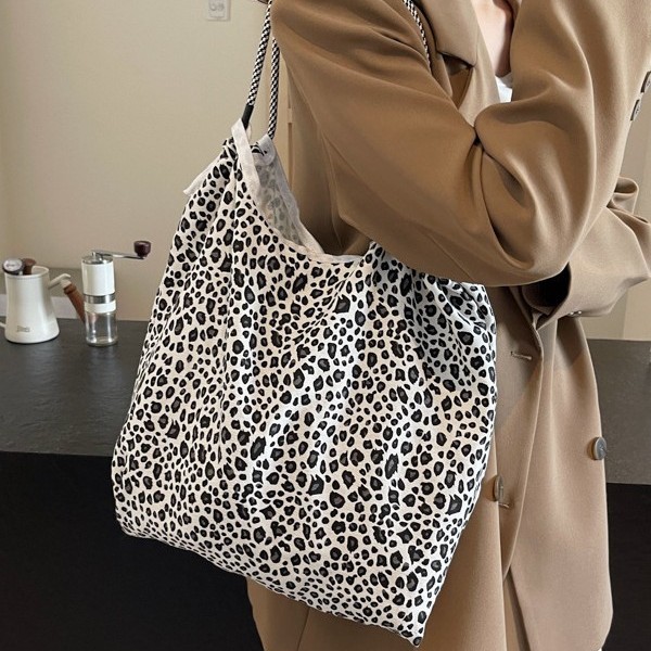 2024 Foreign trade leopard print canvas bag, a laid-back commuting style fashionable handbag, a large-capacity single-shoulder tote women's bag from Europe and America Specification drawing