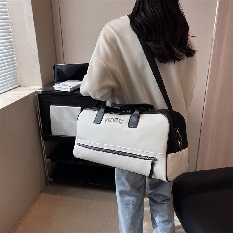New large-capacity luggage bag for short business trips, fashionable color-blocking travel bag, simple hand-held shoulder bag for clothing storage Application Scenario