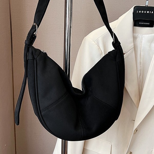 2024 New stylish large-capacity dumpling bag for women, cute and cool crossbody bag for women, super cool single-shoulder bag, niche bag Specification drawing