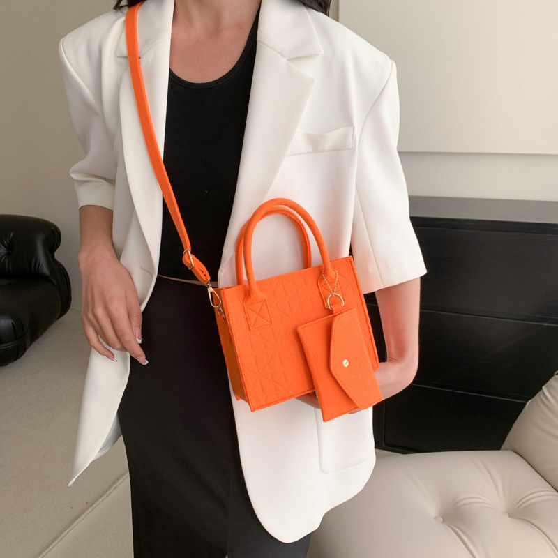 Korean version simple embossed felt lightweight handbag 2023 new style single-shoulder crossbody two-piece set for women Specification drawing