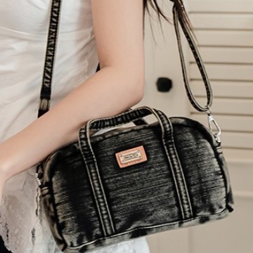 Artistic and retro denim underarm bag, fashionable and niche design, women's single-shoulder bag, Korean style, stylish and versatile pillow bag details Picture