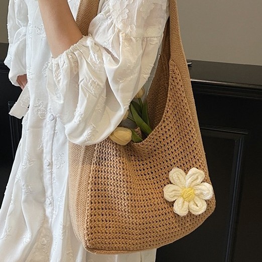 Flower-shaped bag, large-capacity woven and hollowed-out underarm tote bag, new summer commuter bag for women 2025, beach bag Specification drawing