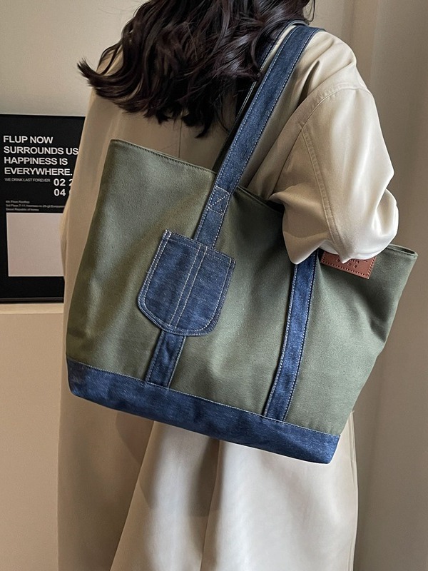 A new large-capacity tote bag for women, a color-blocking canvas bag, a casual and simple hand-held shoulder bag, and a fashionable underarm bag Application Scenario